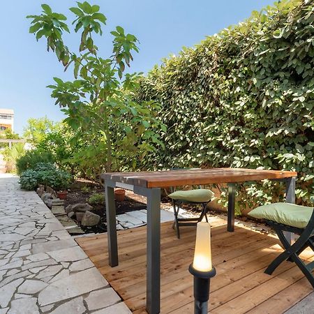 Charming Seafront Apartment With Garden And Patio Fertilia Eksteriør bilde