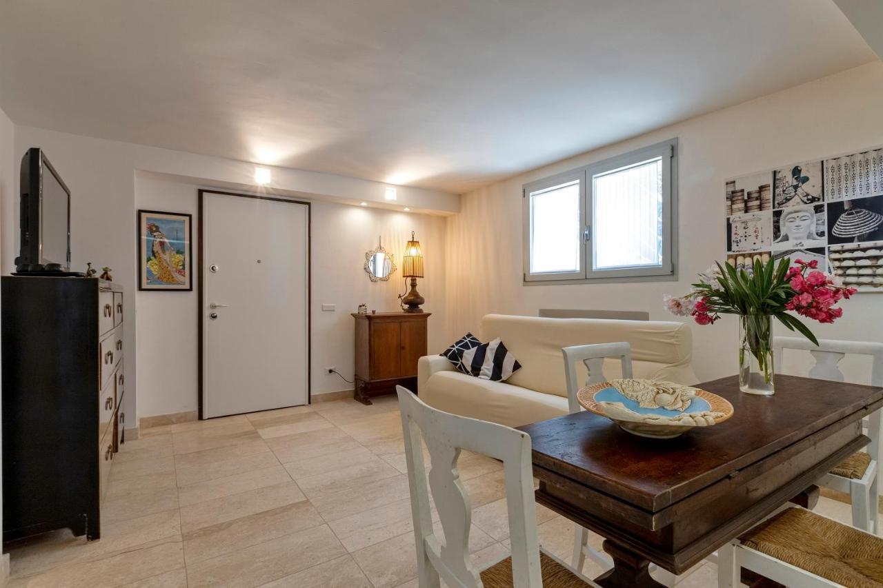 Charming Seafront Apartment With Garden And Patio Fertilia Eksteriør bilde
