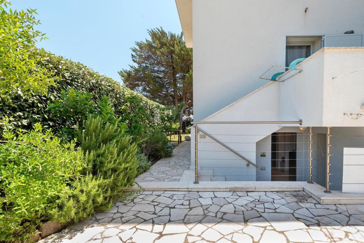 Charming Seafront Apartment With Garden And Patio Fertilia Eksteriør bilde